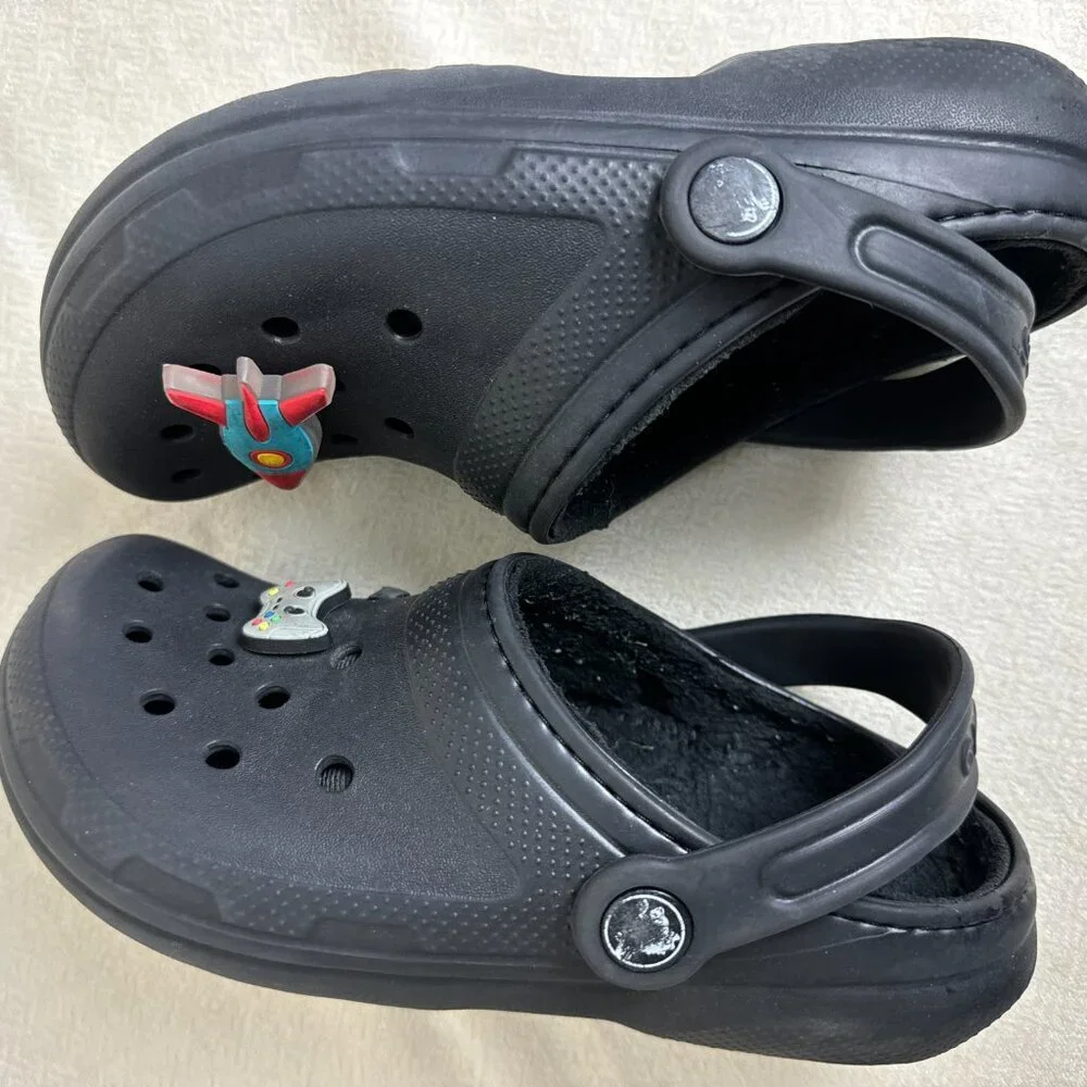 CROCS Boy's  Black Lined Sandals Flip FlopSlip On Size j2.